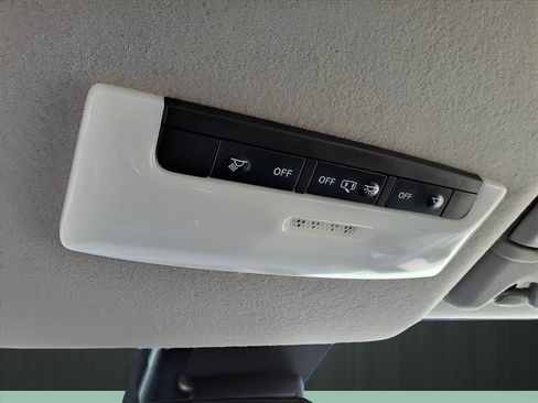 Used 2022 Nissan Versa S image 25