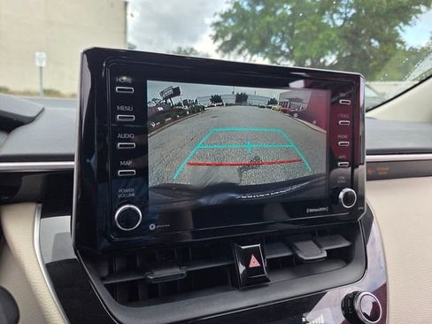 Used 2021 Toyota Corolla LE FWD image 24