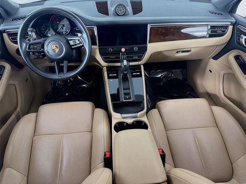 Certified 2023 Porsche Macan image 12