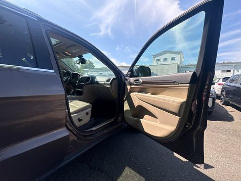 Used 2017 Jeep Grand Cherokee Limited AWD/4WD image 30