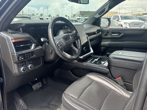 Used 2025 GMC Yukon Denali AWD/4WD image 5