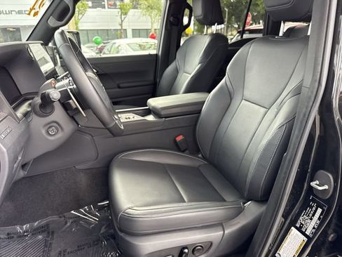 Used 2024 Lexus GX 550 w/ Accessory Package (31) AWD/4WD image 11