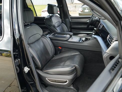 Used 2022 Jeep Grand Wagoneer Series II AWD/4WD image 14