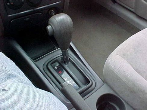 Used 2005 Hyundai Elantra GLS FWD image 24