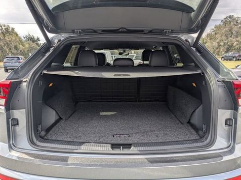 Used 2020 Volkswagen Atlas Cross Sport SE image 12