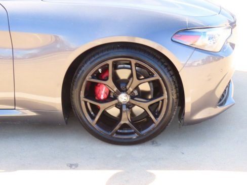 Used 2020 Alfa Romeo Giulia Sport w/ Quick Order Package 22K Sport image 7