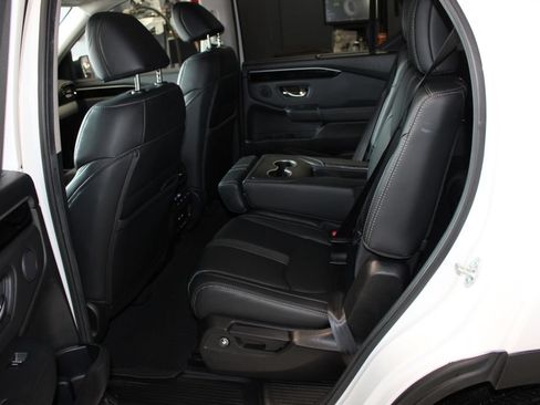 Used 2025 Honda Pilot Touring image 11