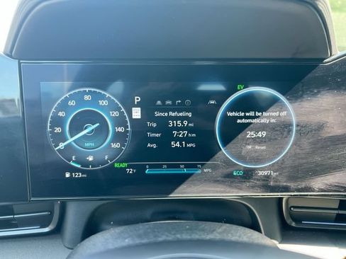 Used 2025 Hyundai Elantra SEL FWD image 12