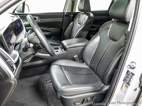 Used 2024 Kia Sorento S w/ Panoramic Sunroof Package image 9