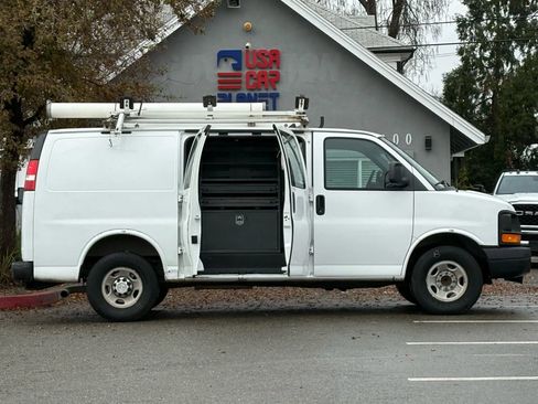Used 2013 Chevrolet Express 2500 Van 3D image 5
