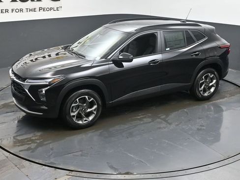 New 2026 Chevrolet Trax LT w/ Sunroof Package image 22