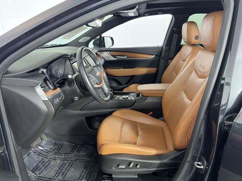 Used 2023 Cadillac XT5 Premium Luxury w/ Technology Package AWD/4WD image 6