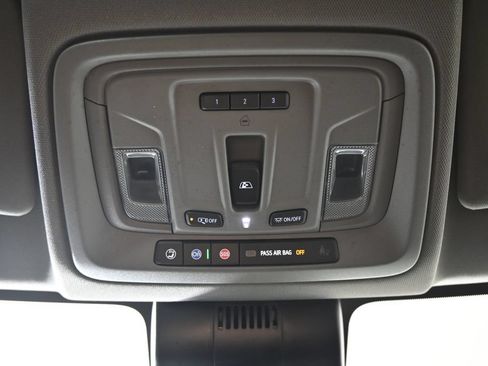 Used 2023 Chevrolet Silverado 1500 LT w/ Leather Package AWD/4WD image 32