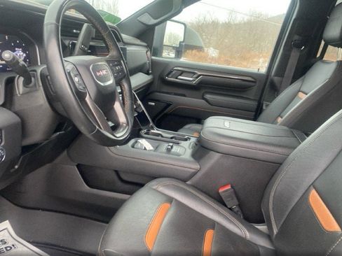 Used 2024 GMC Sierra 2500 AT4 w/ AT4 Preferred Package image 5