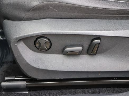 Used 2022 Volkswagen Tiguan SE image 22