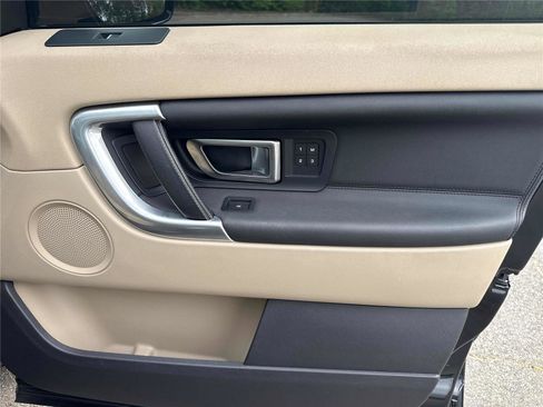 Used 2016 Land Rover Discovery Sport HSE image 26