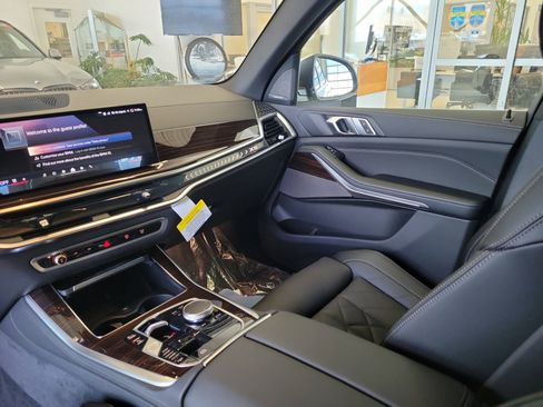 New 2026 BMW X5 xDrive40i w/ Premium Package image 3