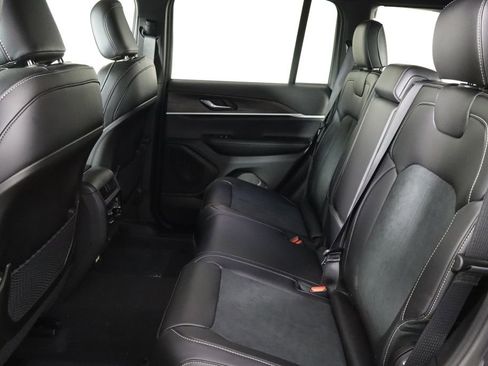 New 2026 Jeep Grand Cherokee Altitude image 17