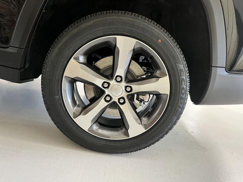 New 2025 Jeep Grand Cherokee L Limited image 30