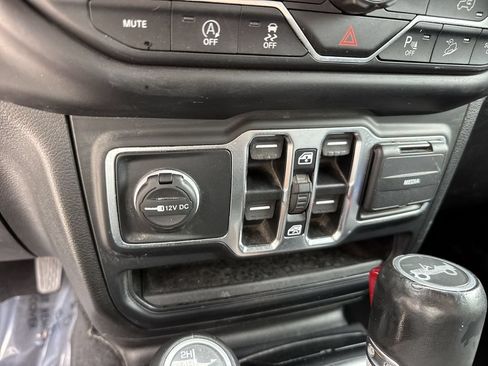 Used 2019 Jeep Wrangler Unlimited Sahara w/ Dual Top Group AWD/4WD image 56