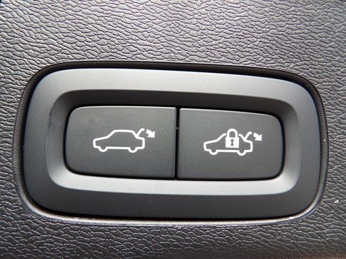 New 2026 Volvo XC60 B5 Plus w/ Protection Package Premier image 26