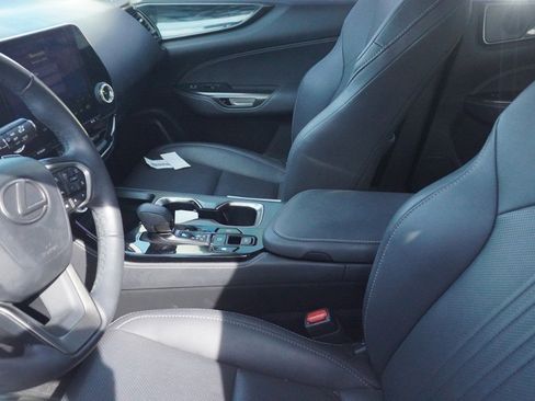 Used 2024 Lexus NX 250 FWD image 8