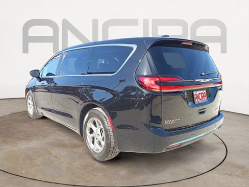 Certified 2024 Chrysler Pacifica Limited image 8