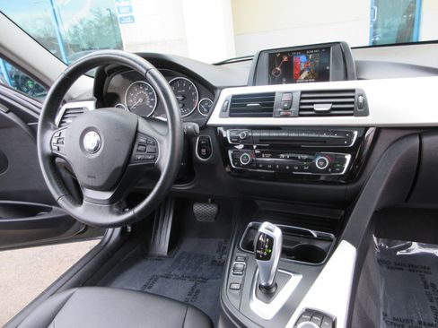 Used 2016 BMW 320i Sedan image 40