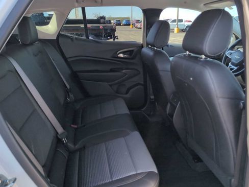 Used 2025 Chevrolet Trax LT w/ LT Convenience Package image 25