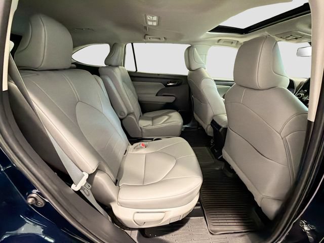 Used 2023 Toyota Highlander XLE AWD/4WD image 20
