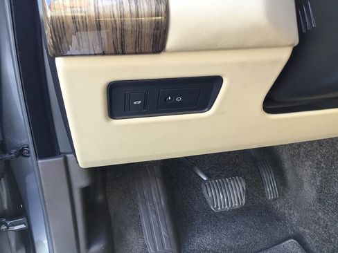 Used 2018 Land Rover Range Rover HSE image 35