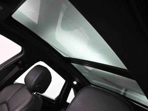 Certified 2026 Porsche Macan AWD/4WD image 10