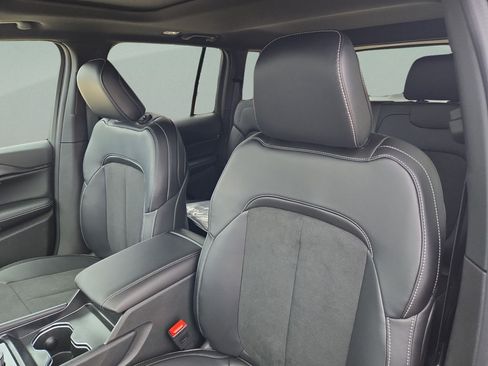 New 2025 Jeep Grand Cherokee Altitude RWD image 23