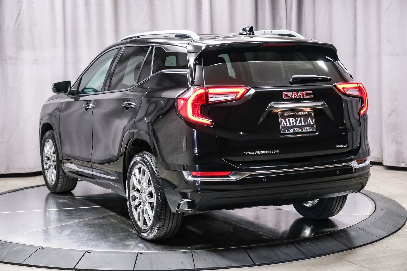 Used 2022 GMC Terrain Denali AWD/4WD image 2