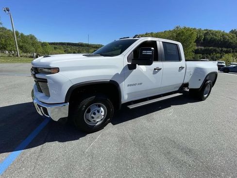 New 2026 Chevrolet Silverado 3500 W/T AWD/4WD image 3