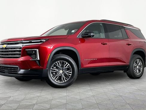 Used 2026 Chevrolet Traverse LT w/ Driver Confidence Package FWD image 1
