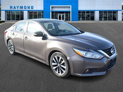 Used 2017 Nissan Altima 2.5 SL w/ Moonroof Package