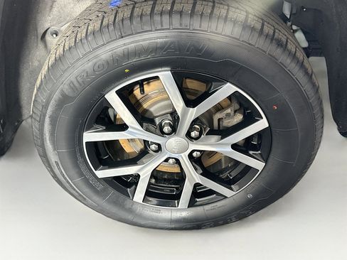 Used 2023 Jeep Grand Cherokee L Limited w/ Trailer Tow Group (B) image 11