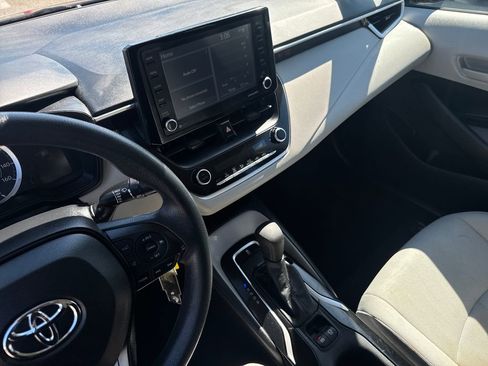 Used 2022 Toyota Corolla LE image 20