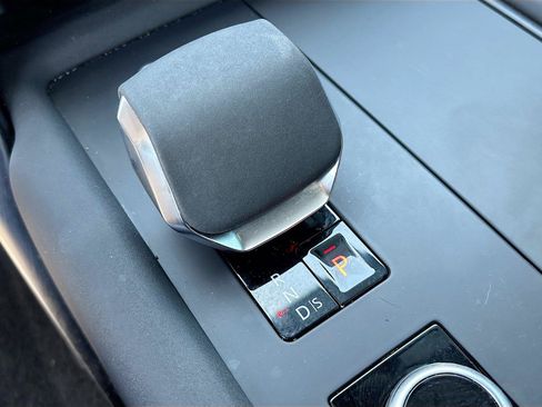 Used 2023 Land Rover Discovery Metropolitan Edition AWD/4WD image 17