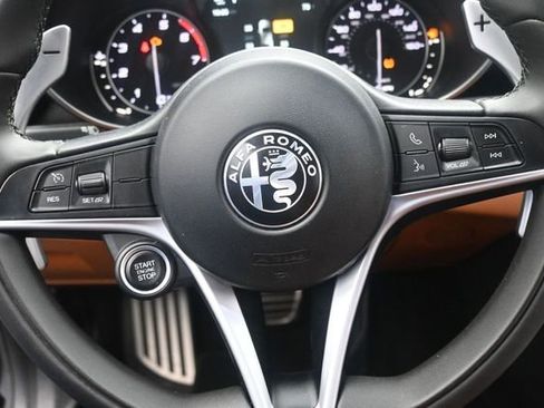 Used 2017 Alfa Romeo Giulia Ti w/ TI 19" Sport Package RWD image 15