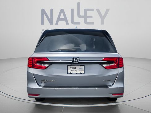 Used 2024 Honda Odyssey Touring image 4