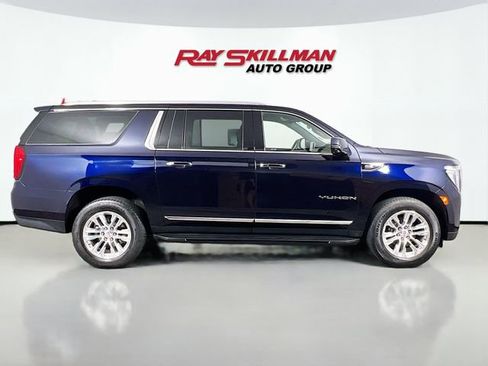 Used 2023 GMC Yukon XL SLT w/ SLT Premium Package AWD/4WD image 8