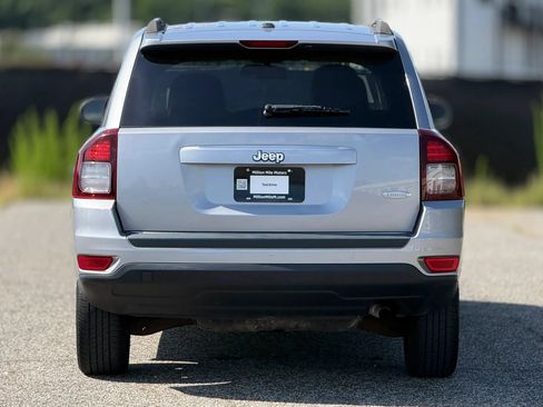Used 2016 Jeep Compass Latitude FWD image 4