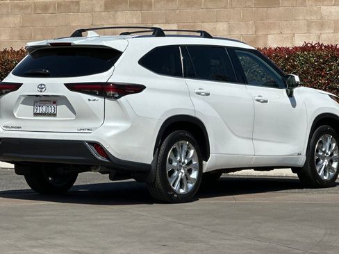 Used 2026 Toyota Highlander Limited image 4