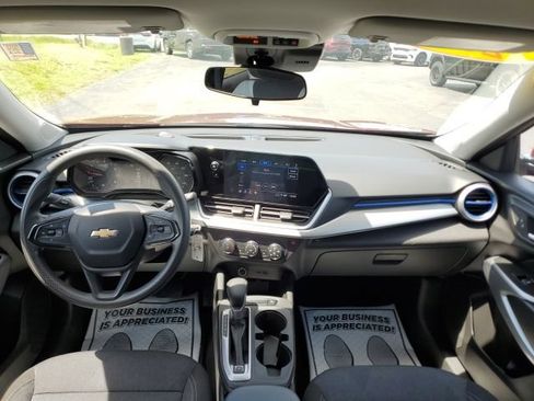Used 2024 Chevrolet Trax LS w/ LS Convenience Package FWD image 16