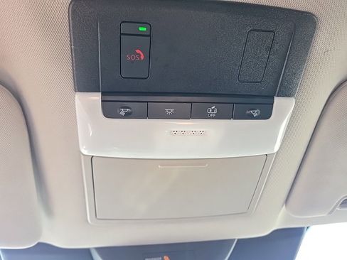 Used 2022 Nissan Pathfinder SV w/ SV Black Package image 22