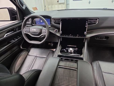 Used 2023 Jeep Wagoneer Series II AWD/4WD image 13