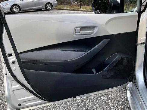 Used 2022 Toyota Corolla LE image 20