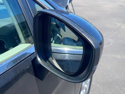 Used 2023 Chrysler Pacifica Touring-L FWD image 30